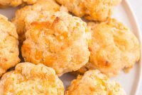 Buttery Garlic Cheese Biscuits