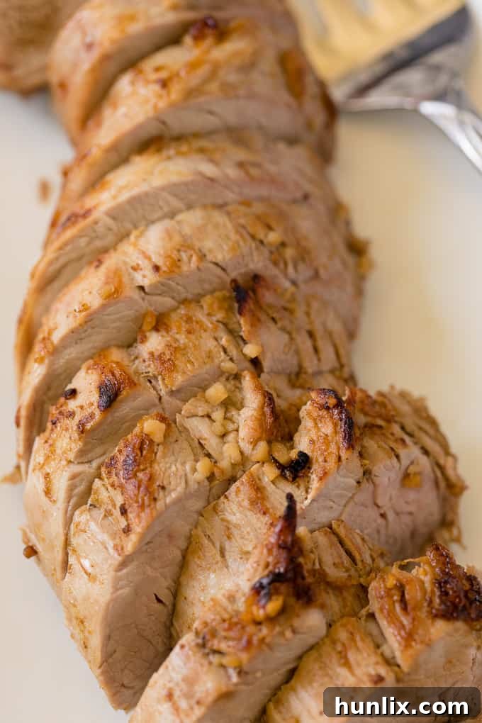 Bal Sırlı Domuz Fileto 2 Honey Glazed Pork Tenderloin - The perfect combination of spicy and sweet! It's seasoned beautifully with just 6 pantry staples.