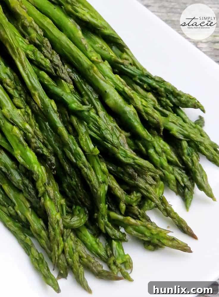 Oven Roasted Asparagus - The best way to make asparagus in the oven every time! Get the crispiest roasted asparagus for the perfect side dish.