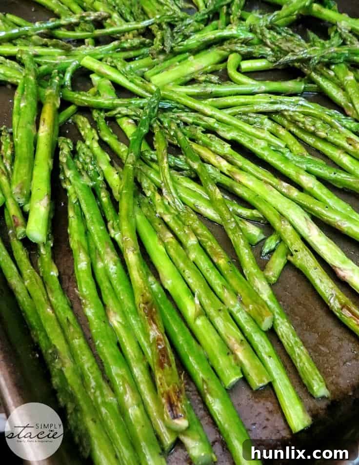 Oven Roasted Asparagus - The best way to make asparagus in the oven every time! Get the crispiest roasted asparagus for the perfect side dish.