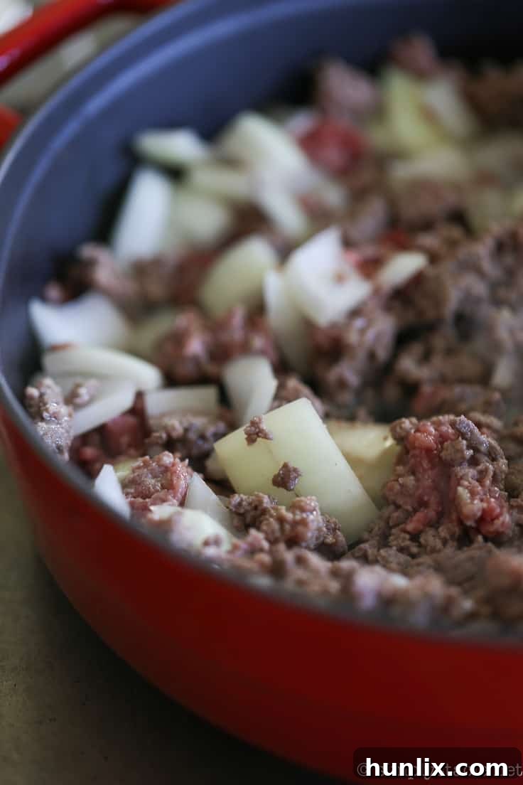 Healthy Shepherd's Pie - A comfort food classic recipe gets a makeover. This Healthy Shepherd's Pie has a mashed cauliflower topping and fibre filled filling. Delish!