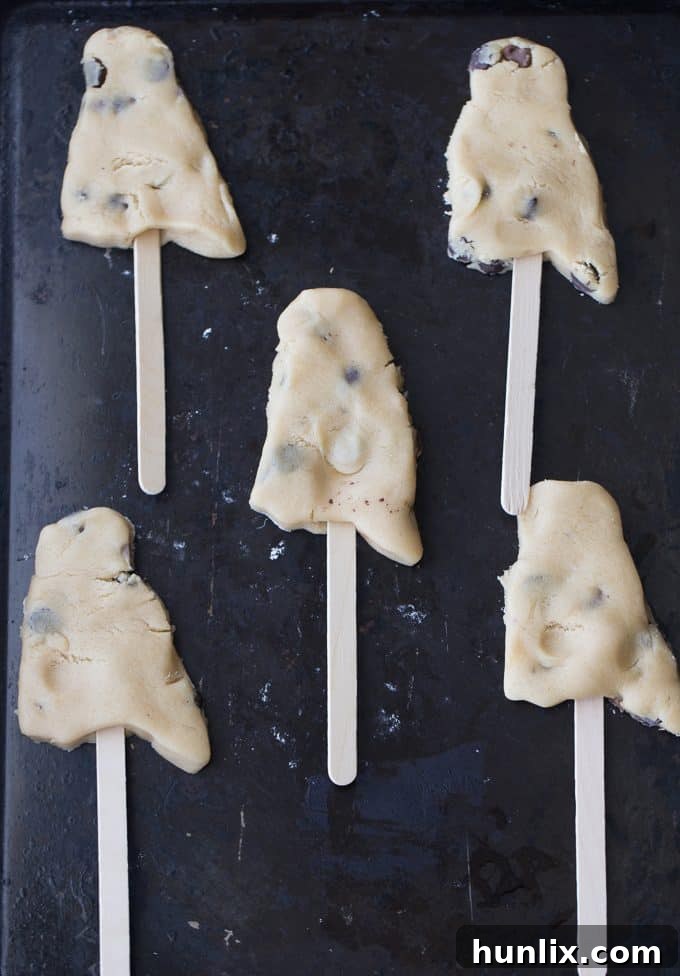 Ghost Cookie Pops 10 Ghost Cookies on a Stick - Spooky treats that are easy to make and fun to eat!