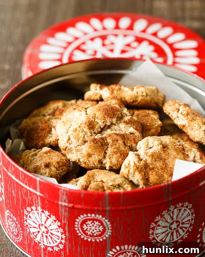 Snickerdoodles - These Christmas cookies will be an instant hit this holiday season! 