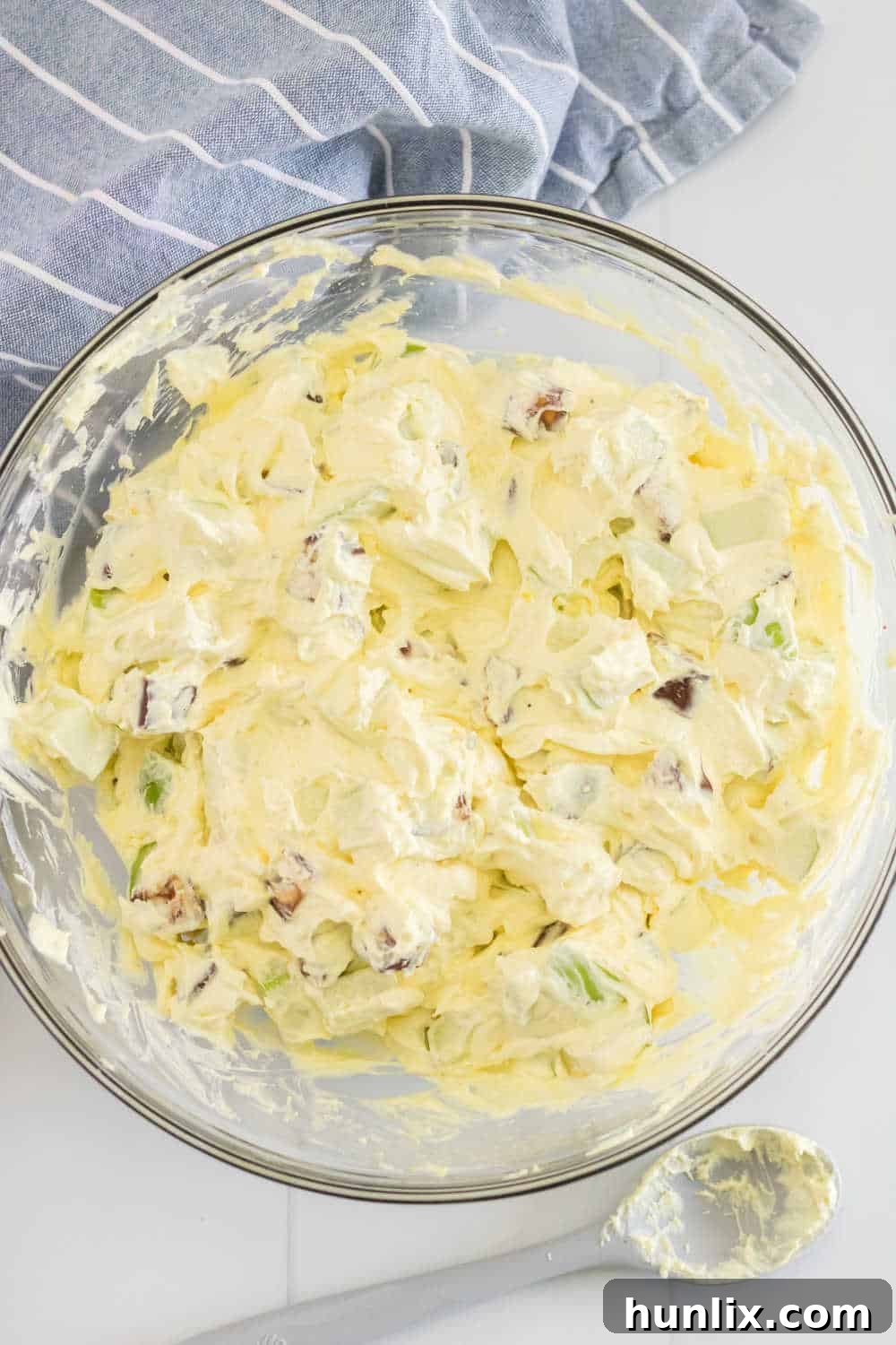 Creamy Caramel Snickers Apple Salad 5 Chopped Granny Smith apples and bite-sized Snickers bars are gently added and mixed into the creamy pudding and Cool Whip base in a large bowl.