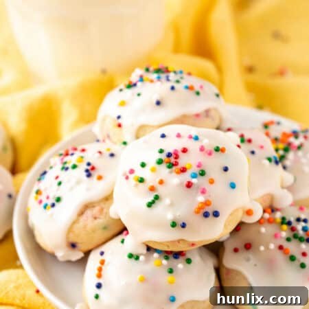 The cookies on a plate on a yellow linen.