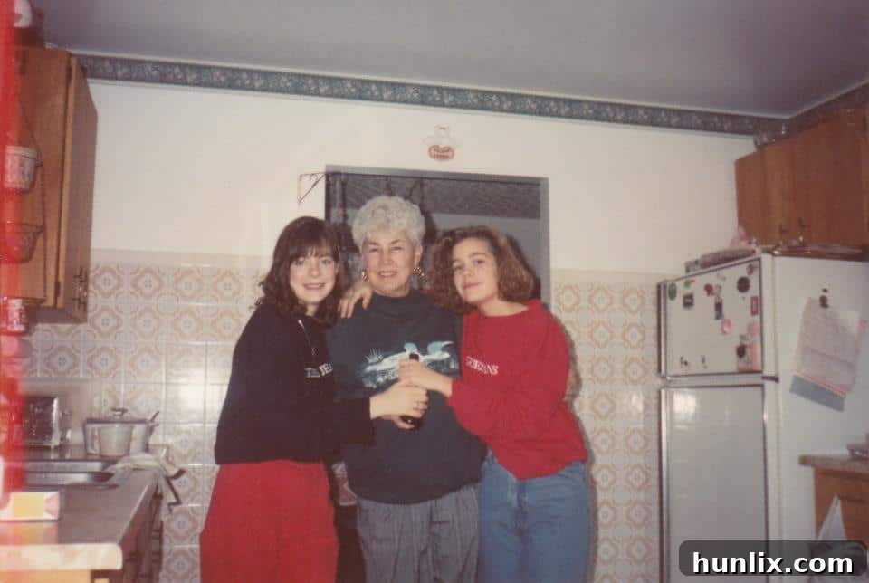525034_10152376854800512_2084982839_n (1) Grandma June with her granddaughter and another child in the early 90s, smiling