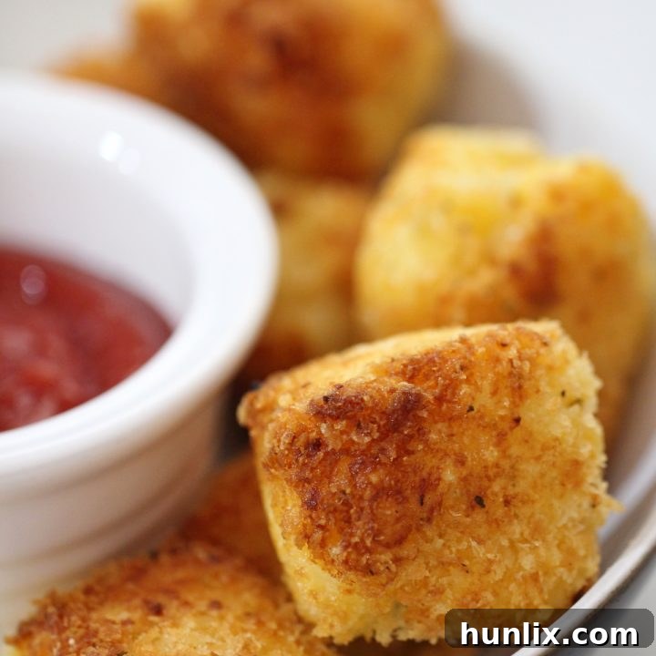Mac n Cheese Bites - Fried mac and cheese balls that are crispy on the outside and gooey and cheesy on the inside. An upgraded comfort food snack.