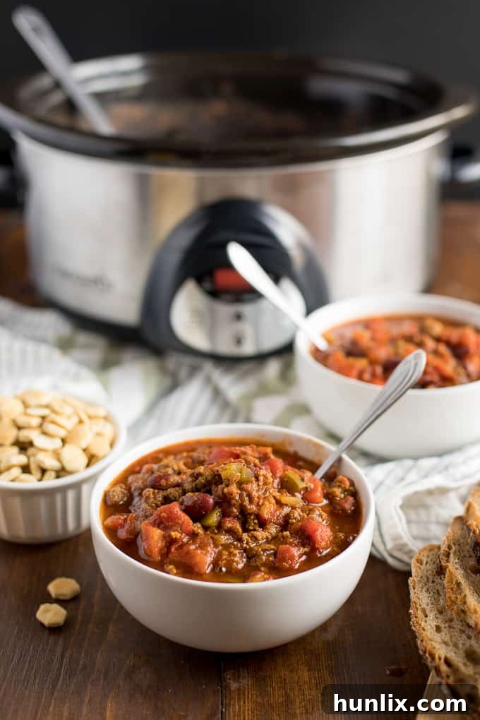 Presidential Chili - The best hearty chili recipe made with a secret ingredient! Warm up with a bowl of meaty comfort food packed with ground beef and seasoned kidney beans.